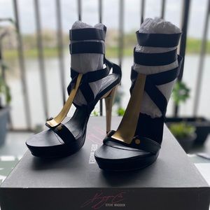 Steve Madden Black & Gold Heels Size 7